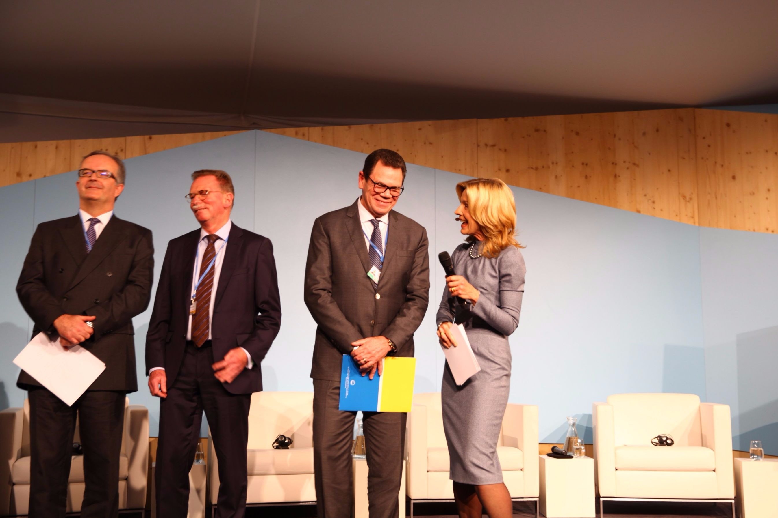 CDB President, Dr. Wm. Warren Smith (third from left) chats with moderator, Melinda Crane (right), during the COP23 Presidency Event, “Towards a resilient future: Frontiers of risk sharing” on November 14, 2017 in Bonn, Germany.