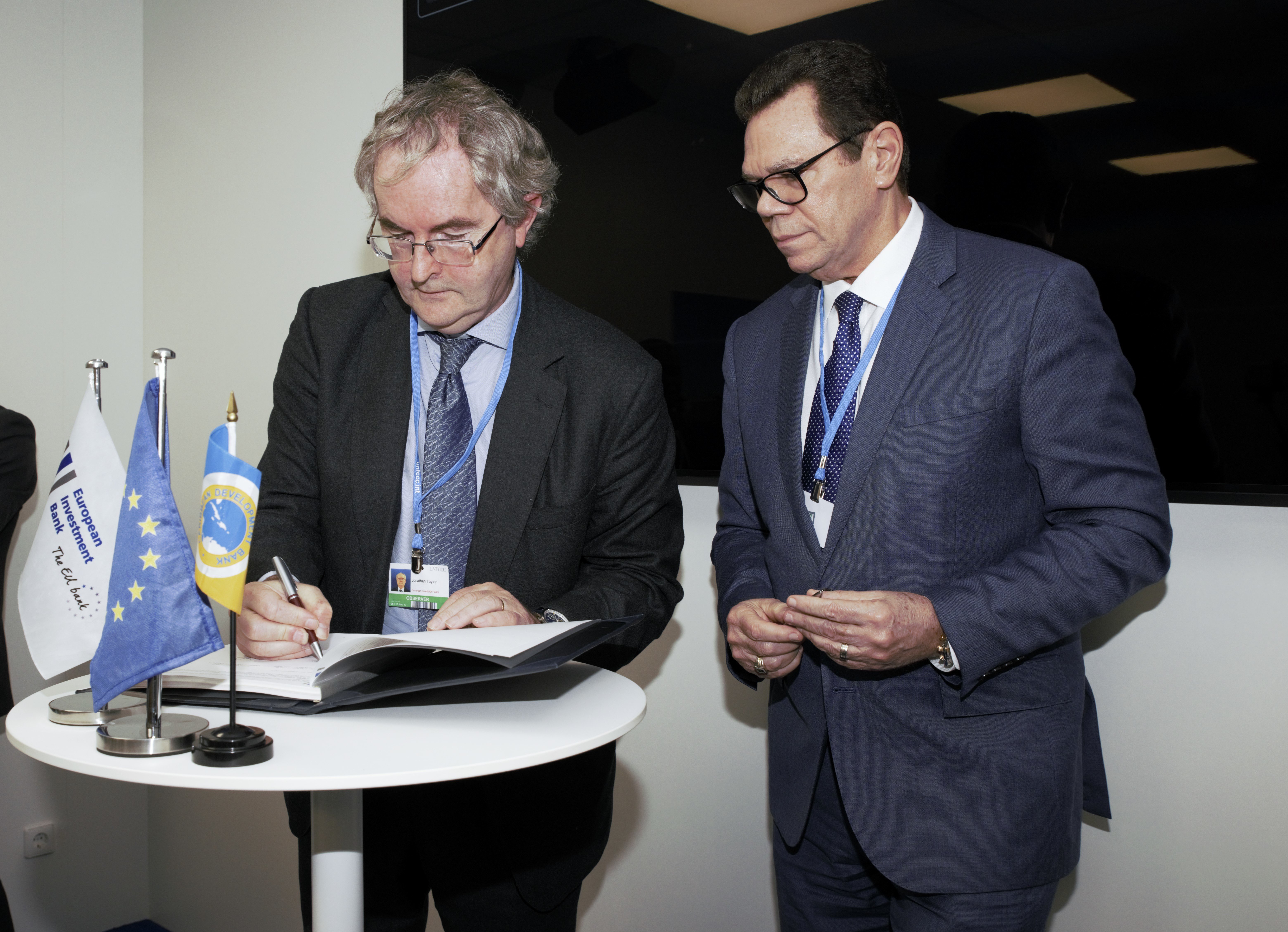 EIB Vice President responsible for Climate Action, Jonathan Taylor (left) and CDB President, Dr. Wm. Warren Smith (right) sign the agreement in Bonn on November 13, 2017