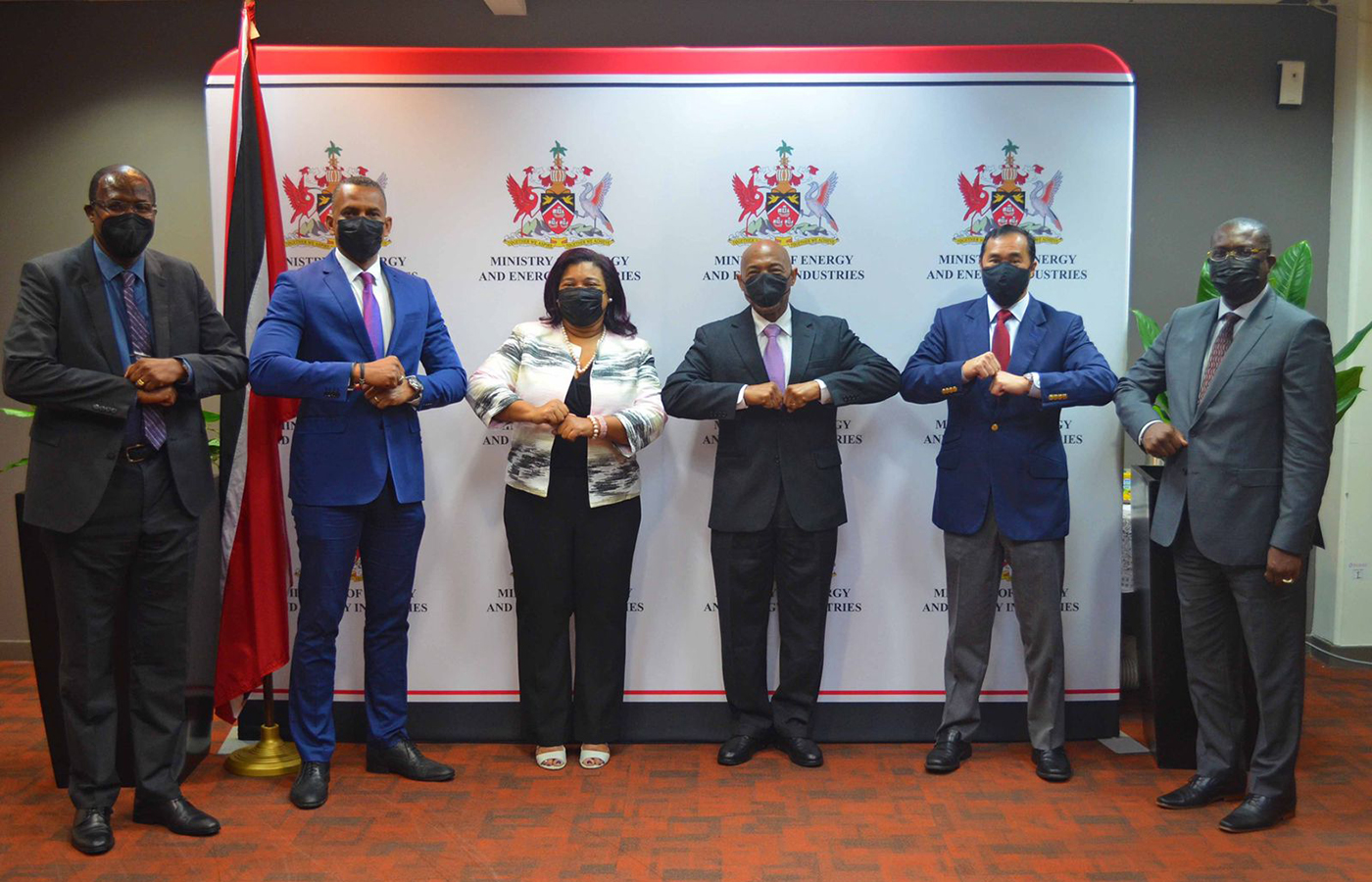 CDB delegation meeting in Trinidad and Tobago (fltr) – Senior Advisor to the President of CDB, Dr Shelton Nicholls; Director of Projects, Daniel Best; Permanent Secretary (Ag.) Sandra Fraser; CDB President, Dr Hyginus ‘Gene’ Leon; Minister of Energy and Energy Industries, the Honourable Stuart R. Young M.P.; and CDB Vice-President of Operations, Isaac Solomon