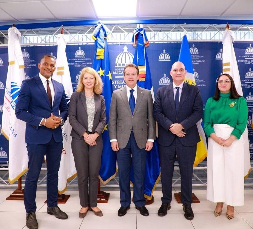 Group photo DPD EU Ambassador DR State Officials